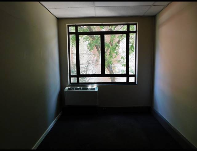 135M² OFFICE TO LET IN HYDE PARK